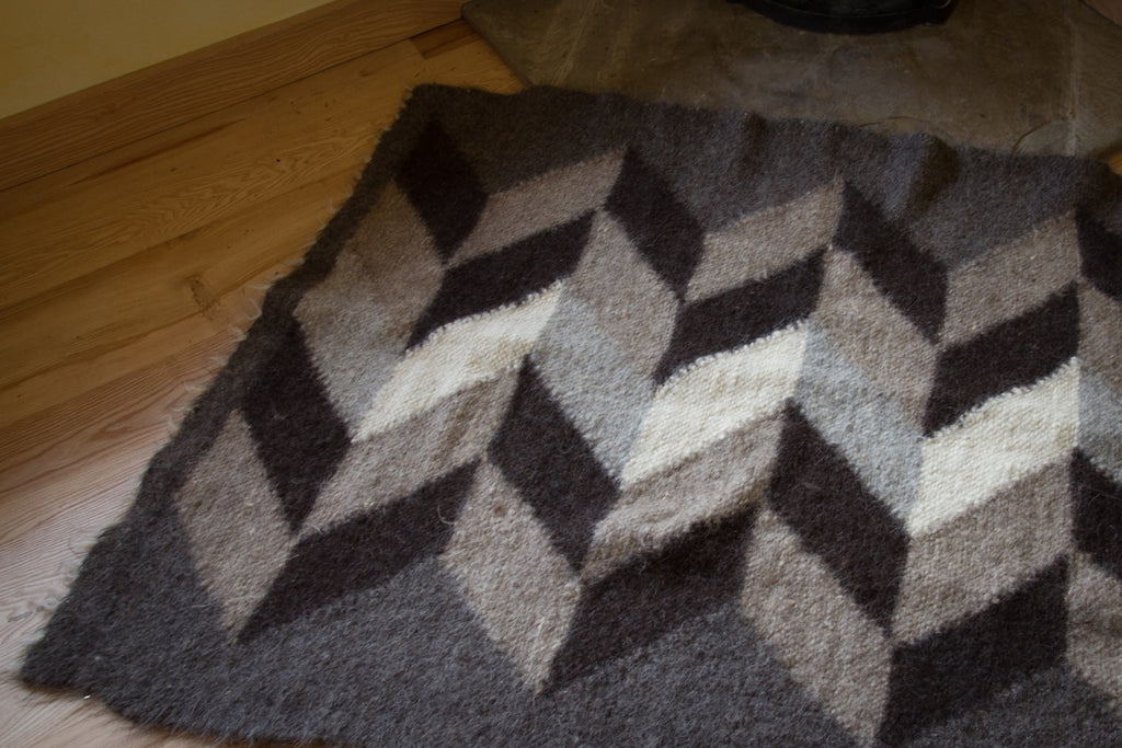 Handwoven wool rug from Ukraine, view 5